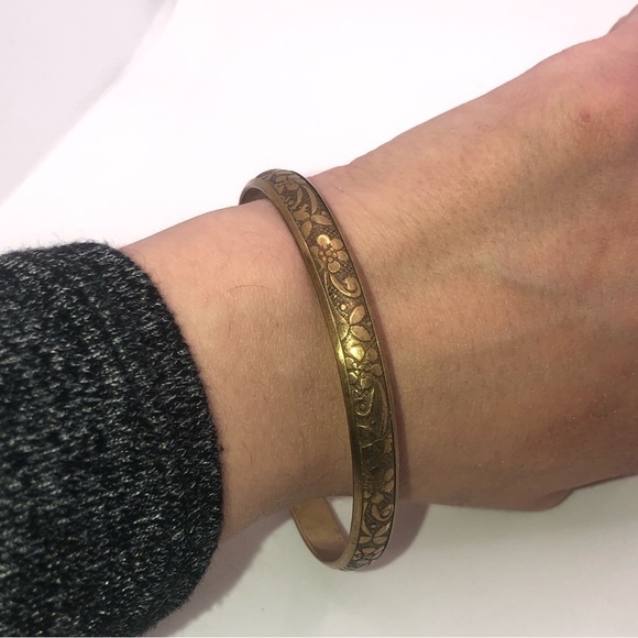 Vtg Floral Flower Design Etched Imprinted Bangle 8.5” / 2.9” Diameter - Picture 4 of 6